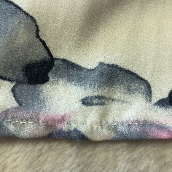 HONEY Belle Off White Floral Long Sleeve Flowy V Neck Top Size Large - Picture 8 of 13